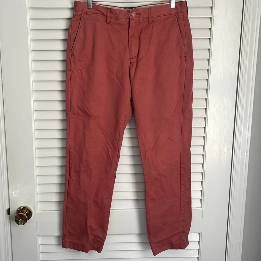 J CREW BROKEN IN URBAN SLIM CHINO KHAKI PANTS IN SALMON RED 32 x 30
